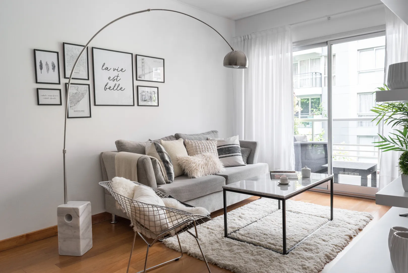 Living en tonos grises
